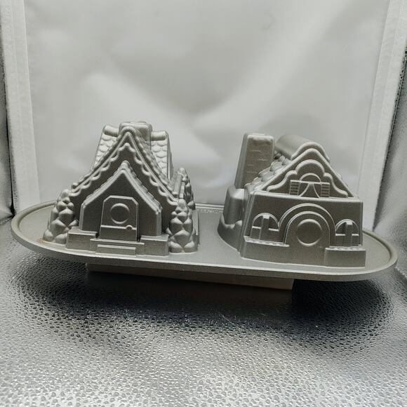 Nordic Ware Gingerbread House Duet Pan Cast Aluminum 8-Cup Holiday Bake - Picture 1 of 13